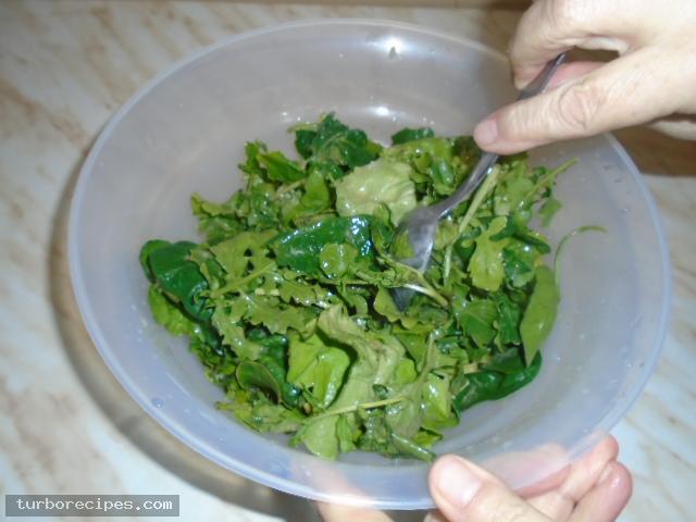 Πράσινη σαλάτα με σως ταχινιού - Βήμα 11