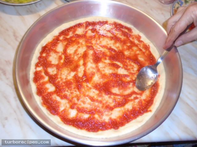Αφράτη ζύμη για πίτσα - Βήμα 18