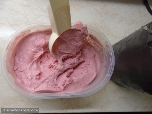 Παγωτό φράουλα με γιαούρτι - Βήμα 11