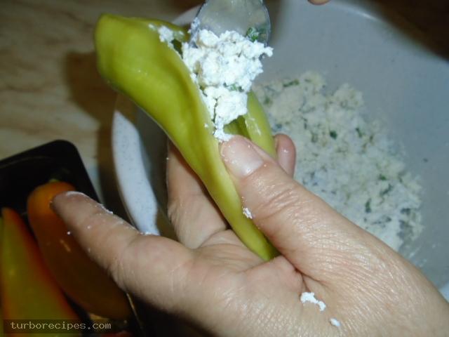 Πιπεριές γεμιστές με τυρί - Βήμα 15