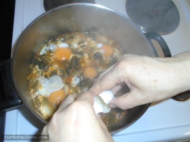 Αυγά ποσέ με χόρτα - Βήμα 14