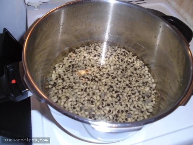 Μαυρομάτικα φασόλια με σπανάκι στο φούρνο - Βήμα 5